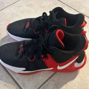 Mens Nike LeBron Witness 7 Basketball Shoes